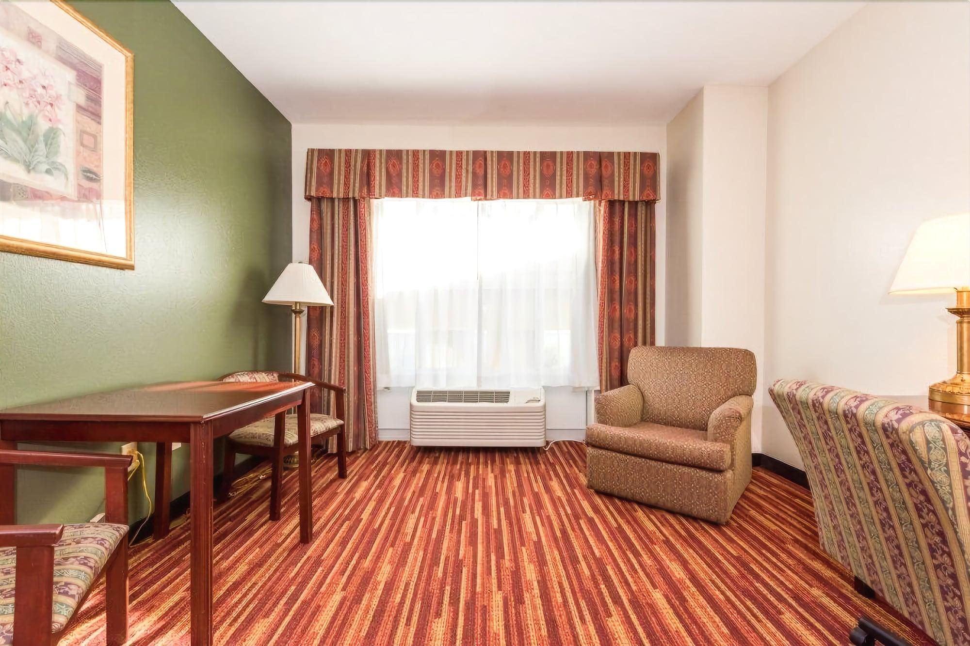 Baymont By Wyndham Montgomery South エクステリア 写真