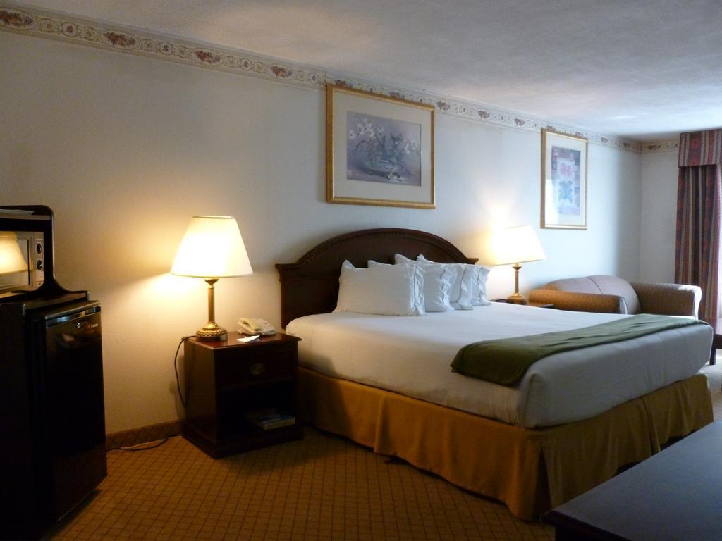 Baymont By Wyndham Montgomery South エクステリア 写真