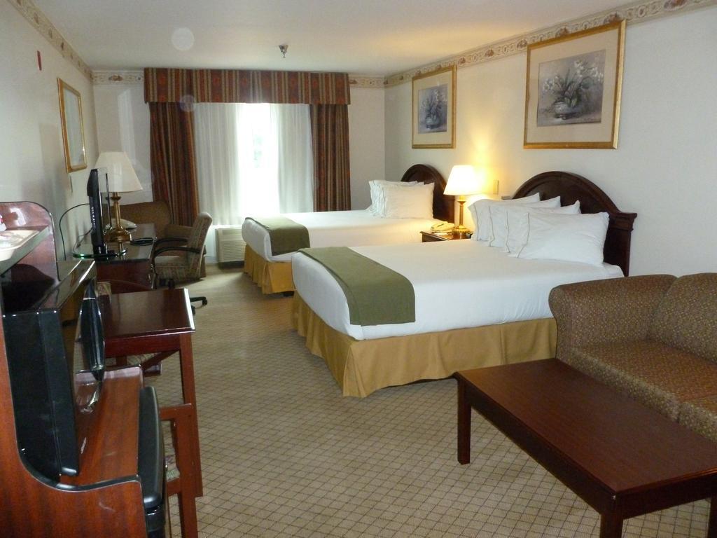 Baymont By Wyndham Montgomery South エクステリア 写真